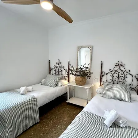 Playamar Deluxe Pool & Sinese Design Homes Apartment