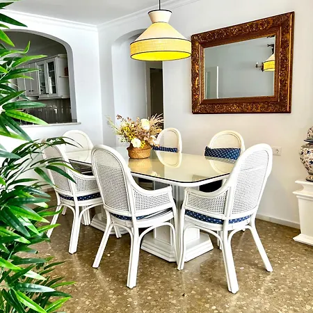 Playamar Deluxe Pool & Sinese Design Homes Apartment